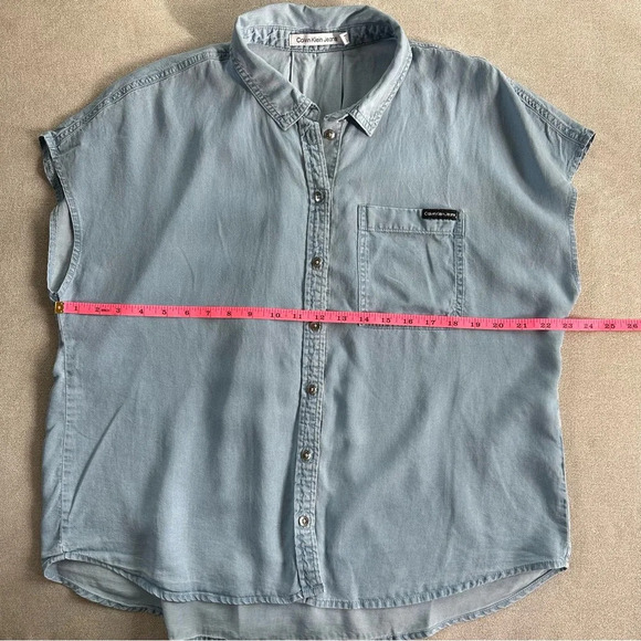 Calvin Klein Cap Sleeve Button Down. Size Large. - Picture 6 of 7